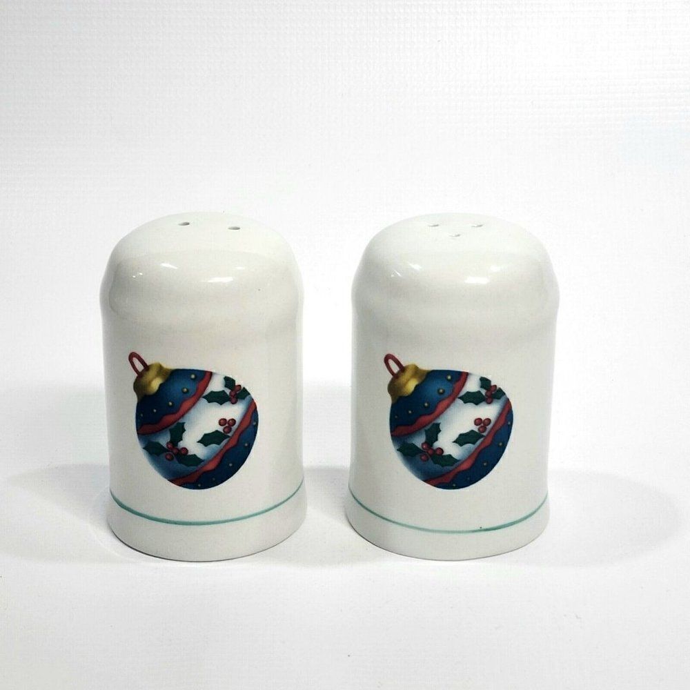 ATICO International USA‎ Inc. Ceramic Christmas Salt & Pepper Shaker Set